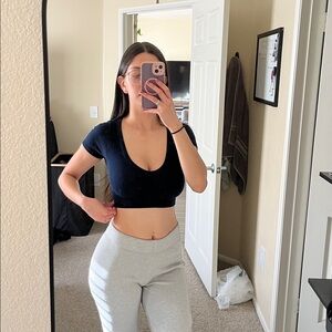 Stretchy ribbed v neck crop top